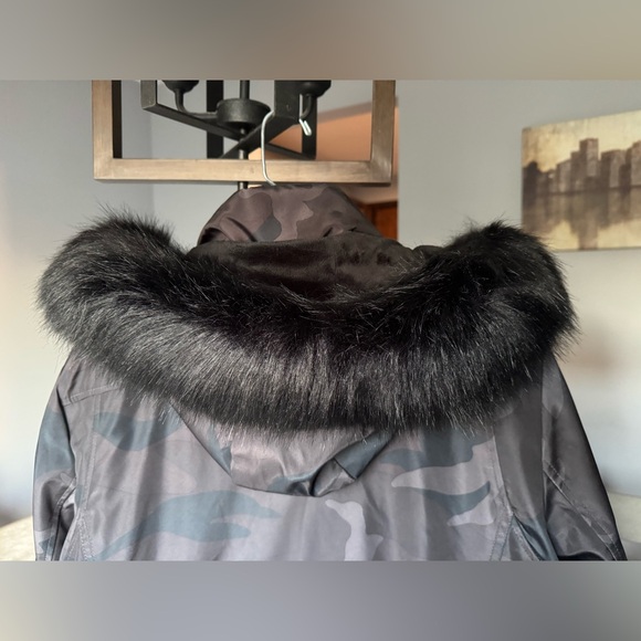 Michael Kors Black Camo Coat NWT - Picture 9 of 9
